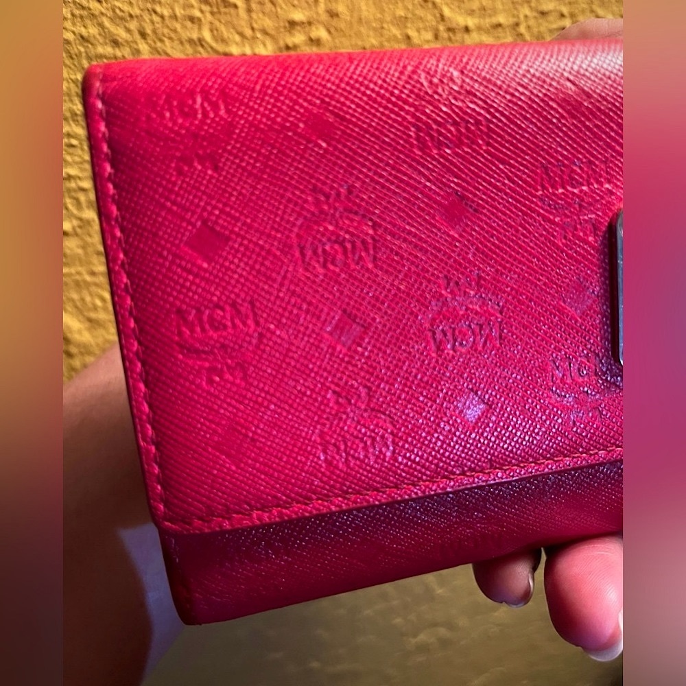 Red Long MCM Wallet - Picture 2 of 8